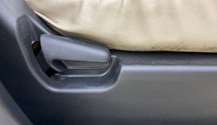 2016 Maruti Wagon R 1.0 VXI, Petrol, Manual, 76,637 km, Driver Side Adjustment Panel