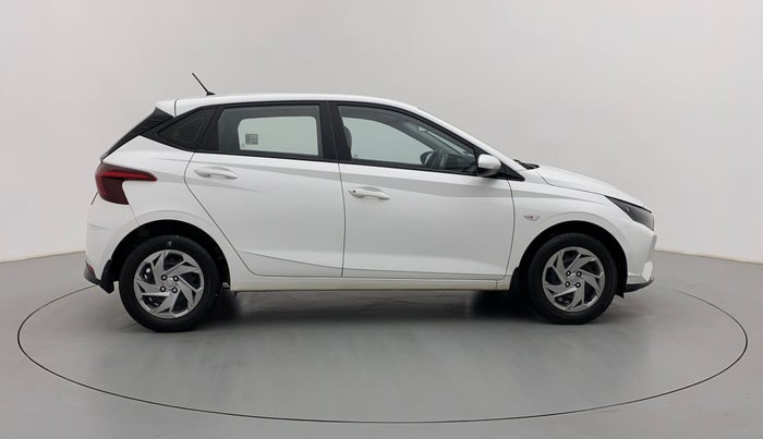 2021 Hyundai NEW I20 MAGNA 1.2 MT, Petrol, Manual, 34,112 km, Right Side View