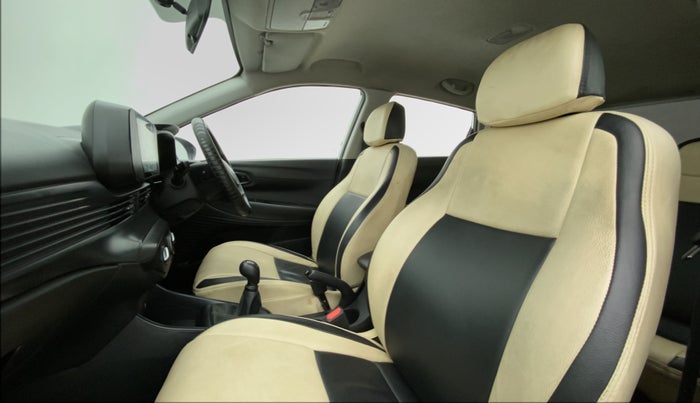2021 Hyundai NEW I20 MAGNA 1.2 MT, Petrol, Manual, 34,112 km, Right Side Front Door Cabin