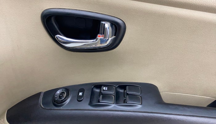 2013 Hyundai i10 SPORTZ 1.2, Petrol, Manual, 57,803 km, Driver Side Door Panels Control