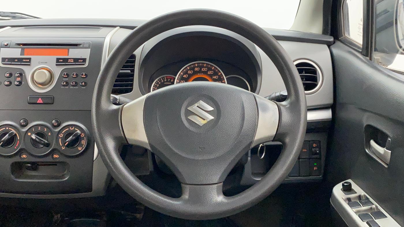 2011 Maruti Wagon R 1.0 VXI, Petrol, Manual, 1,21,464 km, Steering Wheel Close Up