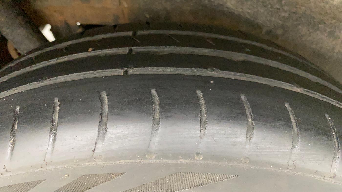2011 Maruti Wagon R 1.0 VXI, Petrol, Manual, 1,21,464 km, Right Rear Tyre Tread