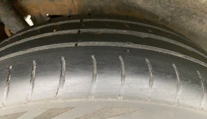 2011 Maruti Wagon R 1.0 VXI, Petrol, Manual, 1,21,464 km, Right Rear Tyre Tread