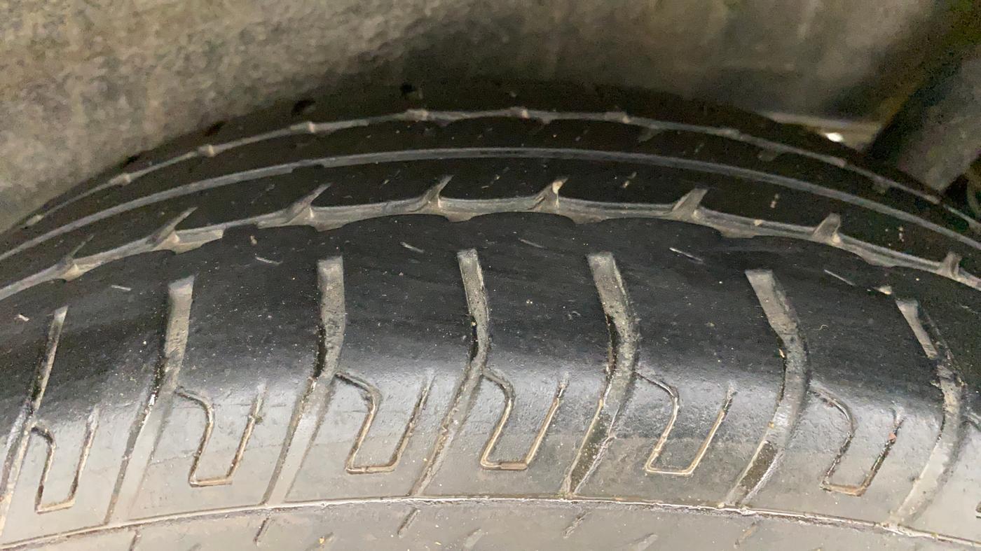 2011 Maruti Wagon R 1.0 VXI, Petrol, Manual, 1,21,464 km, Left Rear Tyre Tread