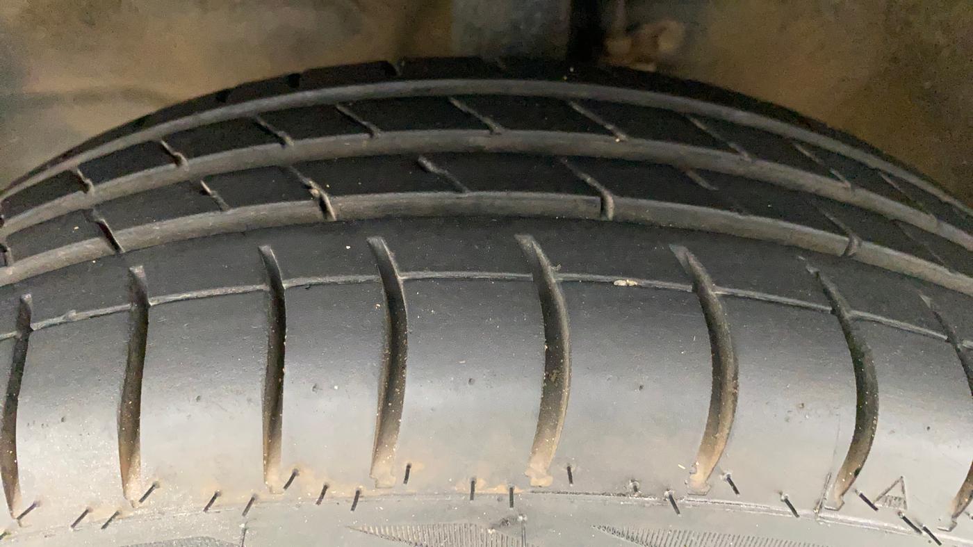 2011 Maruti Wagon R 1.0 VXI, Petrol, Manual, 1,21,464 km, Left Front Tyre Tread