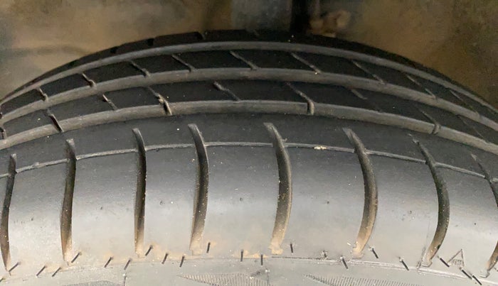 2011 Maruti Wagon R 1.0 VXI, Petrol, Manual, 1,21,464 km, Left Front Tyre Tread