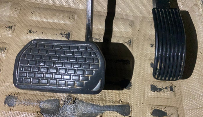 2016 Mahindra Scorpio S10 AT, Diesel, Automatic, 1,41,218 km, Pedals