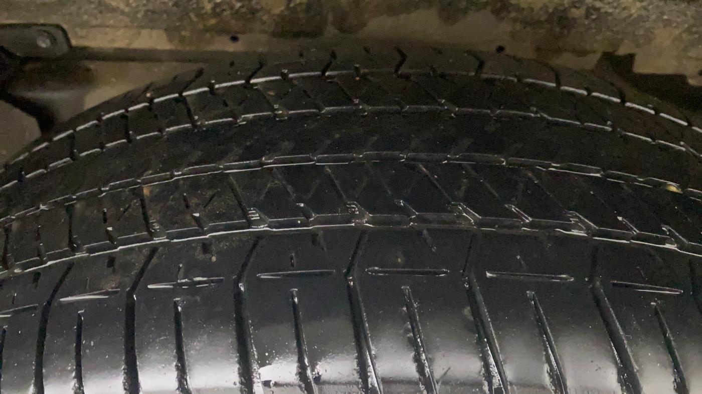 2016 Mahindra Scorpio S10 AT, Diesel, Automatic, 1,41,275 km, Left Rear Tyre Tread