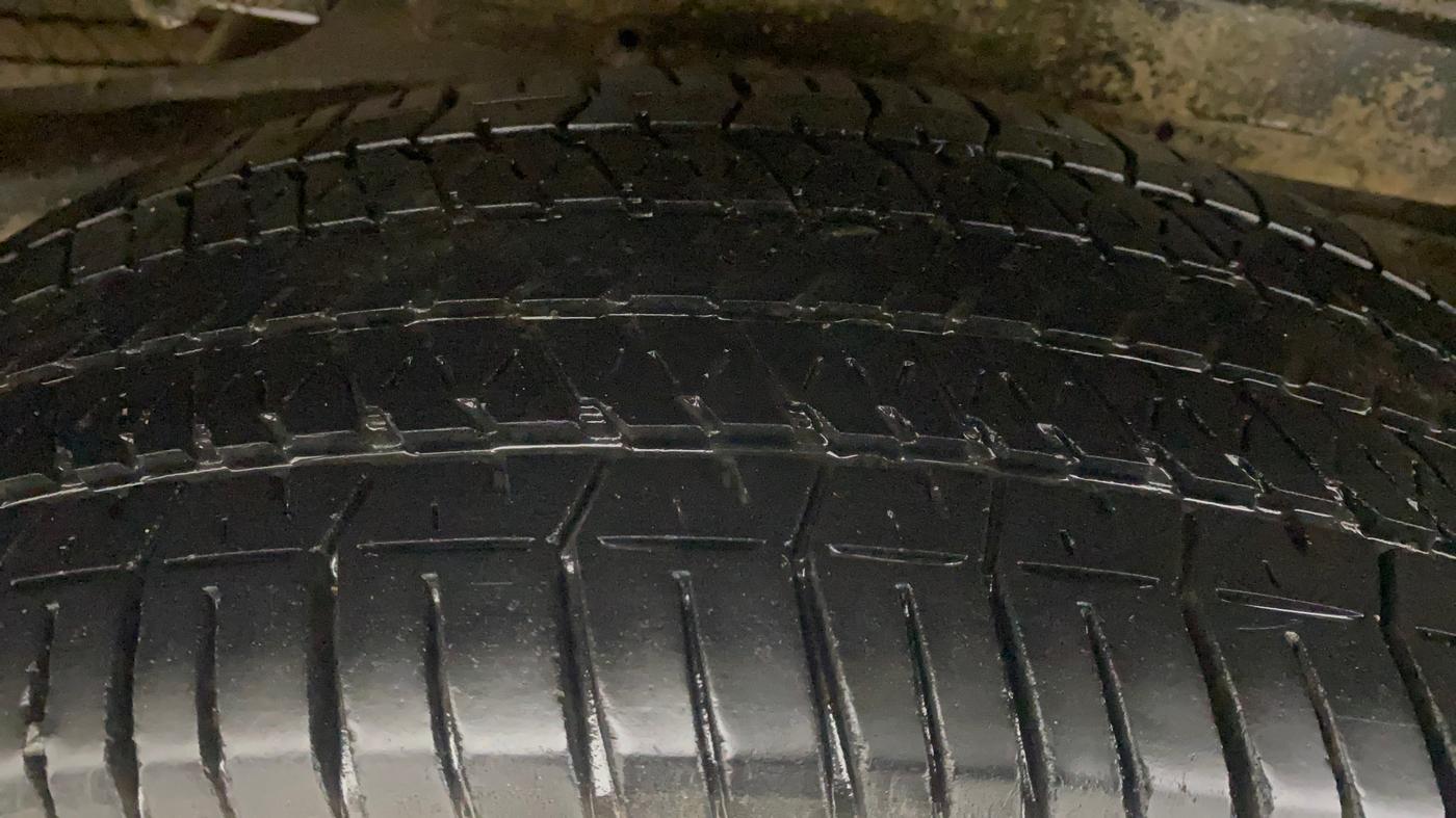 2016 Mahindra Scorpio S10 AT, Diesel, Automatic, 1,41,275 km, Right Rear Tyre Tread