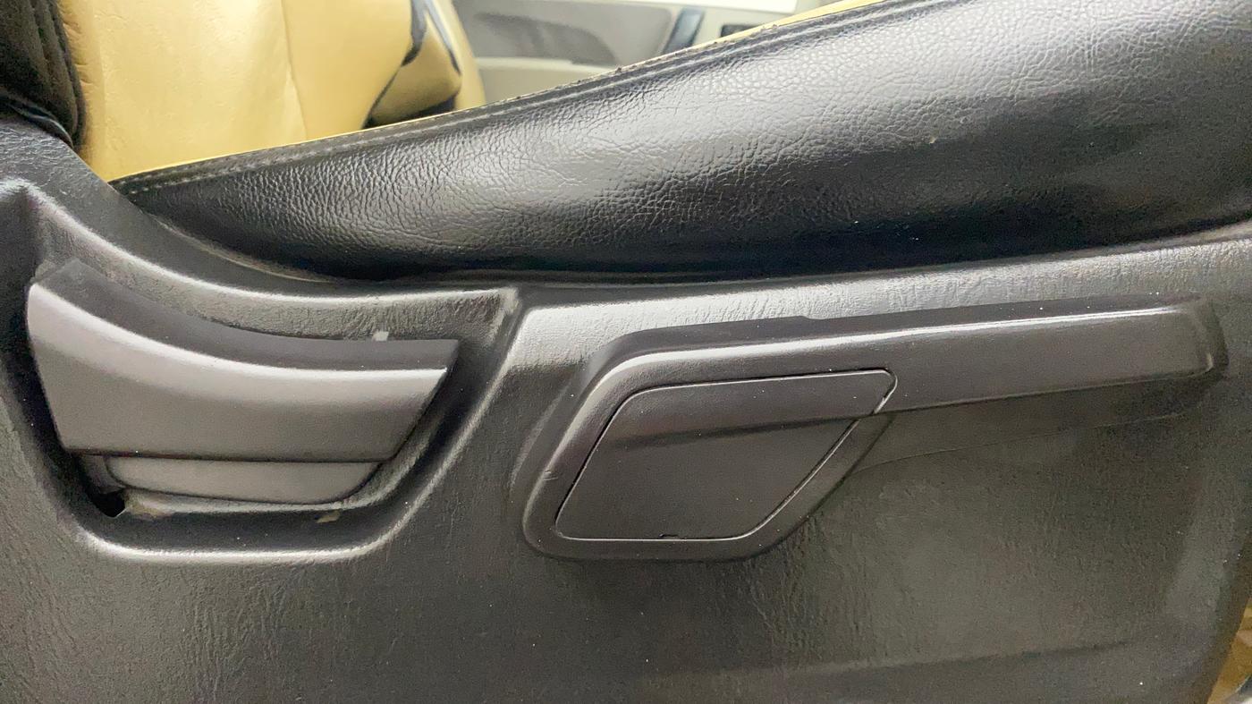 2016 Mahindra Scorpio S10 AT, Diesel, Automatic, 1,41,275 km, Driver Side Adjustment Panel