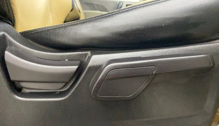 2016 Mahindra Scorpio S10 AT, Diesel, Automatic, 1,41,218 km, Driver Side Adjustment Panel