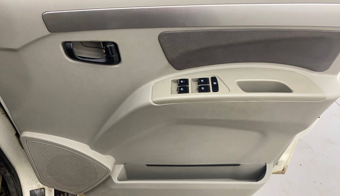 2016 Mahindra Scorpio S10 AT, Diesel, Automatic, 1,41,218 km, Driver Side Door Panels Control