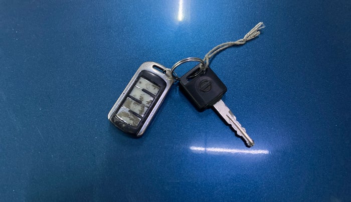 2015 Nissan Micra Active XL, Petrol, Manual, 77,765 km, Key Close Up