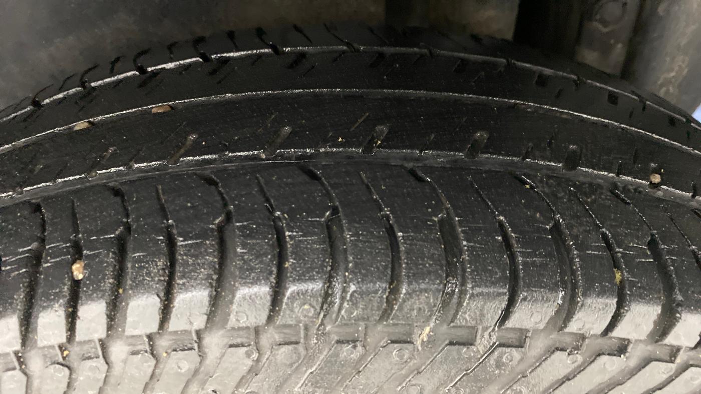 2016 Maruti Swift VXI OPT, Petrol, Manual, 42,431 km, Left Rear Tyre Tread