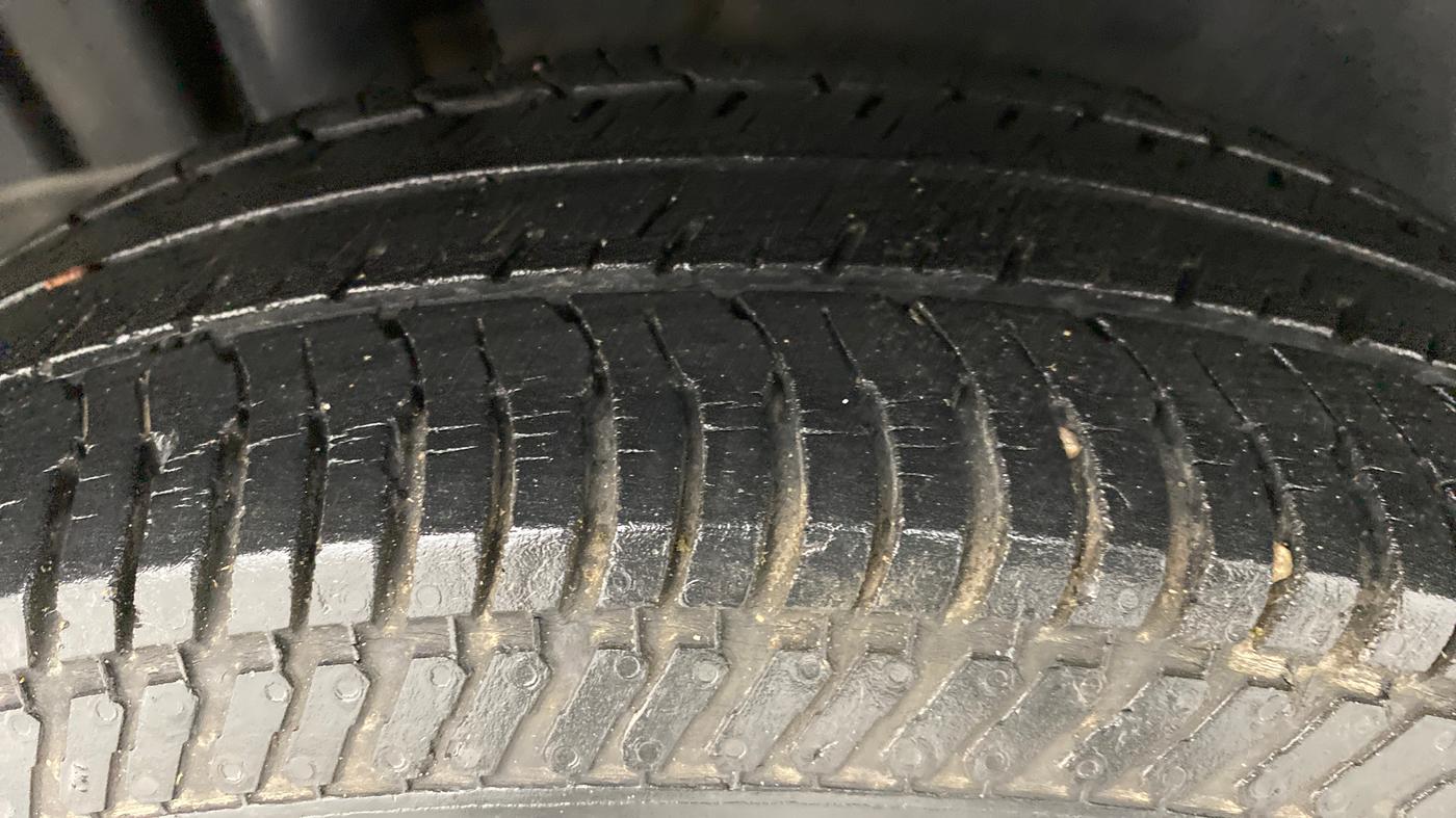 2016 Maruti Swift VXI OPT, Petrol, Manual, 42,431 km, Right Rear Tyre Tread