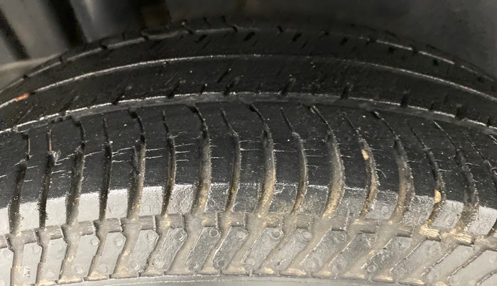 2016 Maruti Swift VXI OPT, Petrol, Manual, 42,431 km, Right Rear Tyre Tread