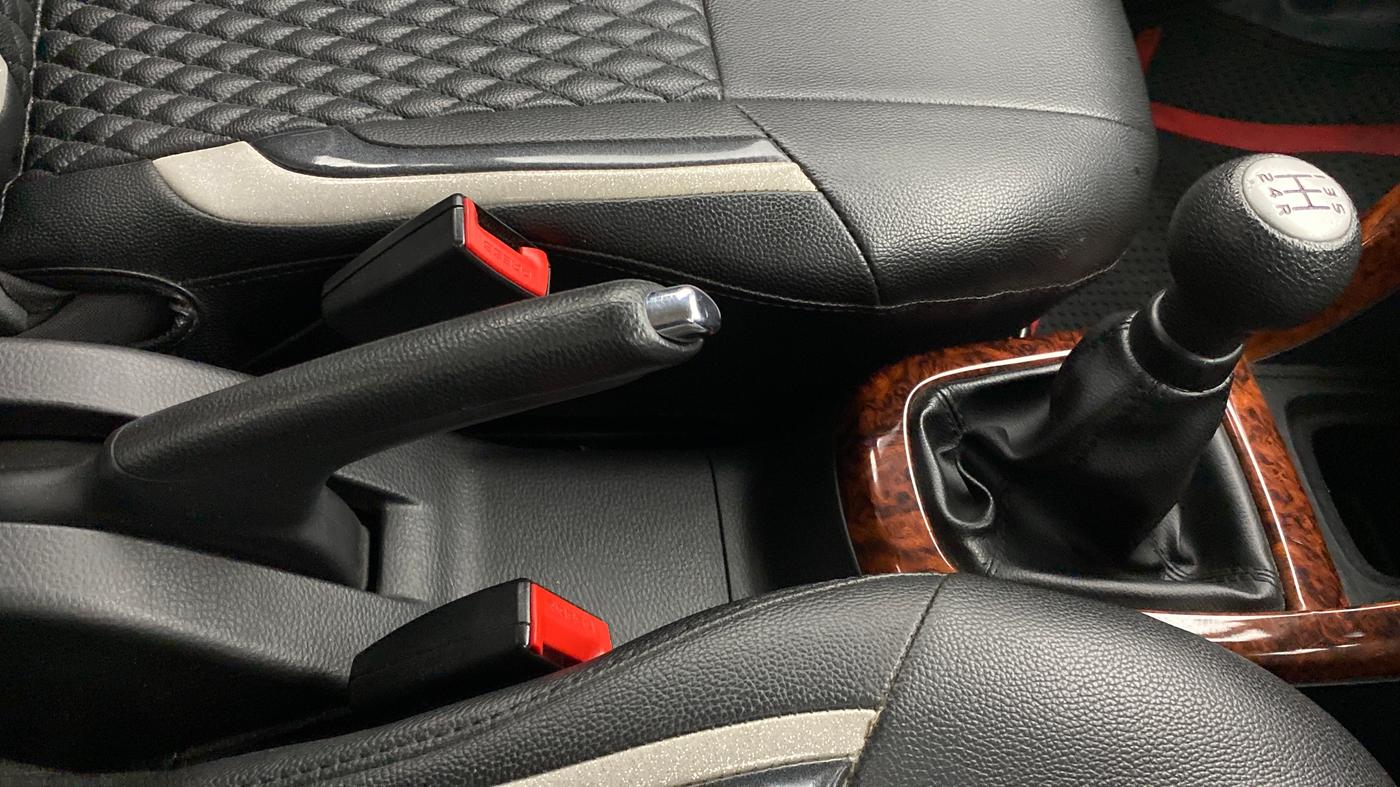 2016 Maruti Swift VXI OPT, Petrol, Manual, 42,431 km, Gear Lever