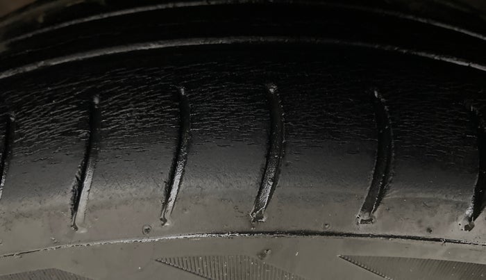 2014 Maruti Alto 800 LXI, Petrol, Manual, 73,680 km, Left Front Tyre Tread