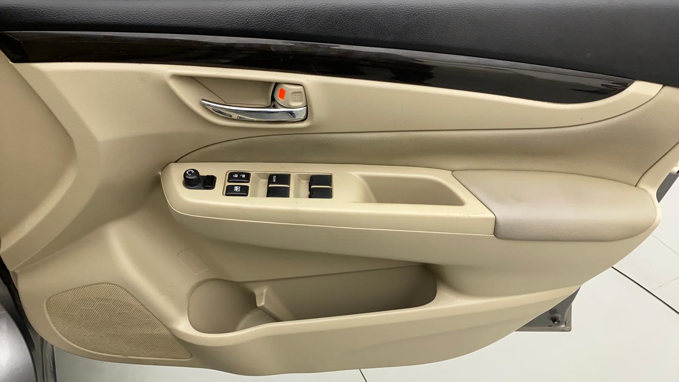 2015 Maruti Ciaz ZXI, Petrol, Manual, 46,919 km, Driver Side Door Panels Control