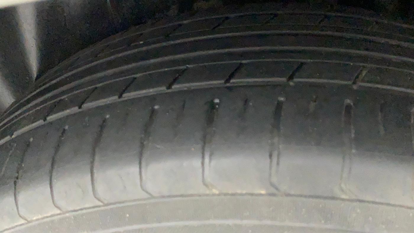 2015 Maruti Ciaz ZXI, Petrol, Manual, 46,919 km, Left Rear Tyre Tread