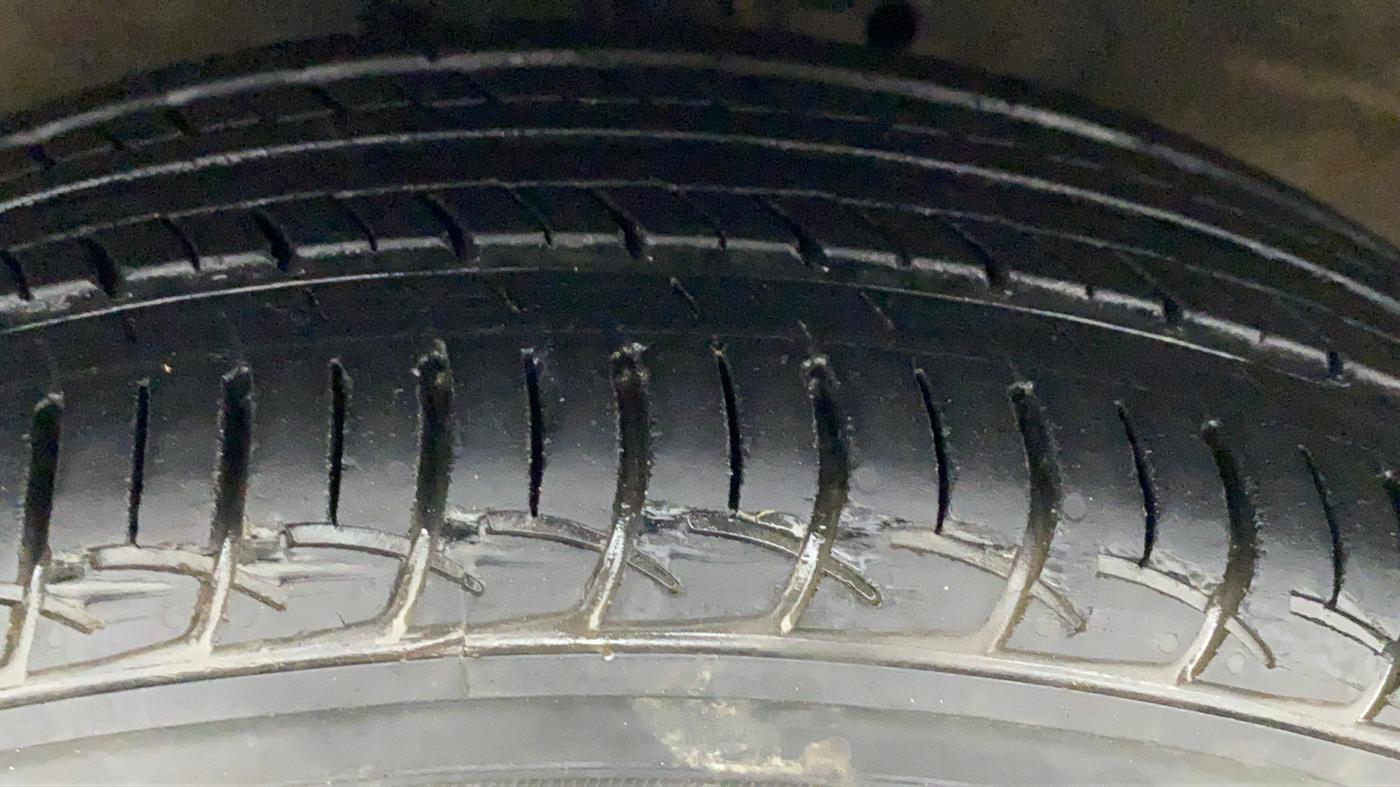2015 Maruti Ciaz ZXI, Petrol, Manual, 46,919 km, Left Front Tyre Tread