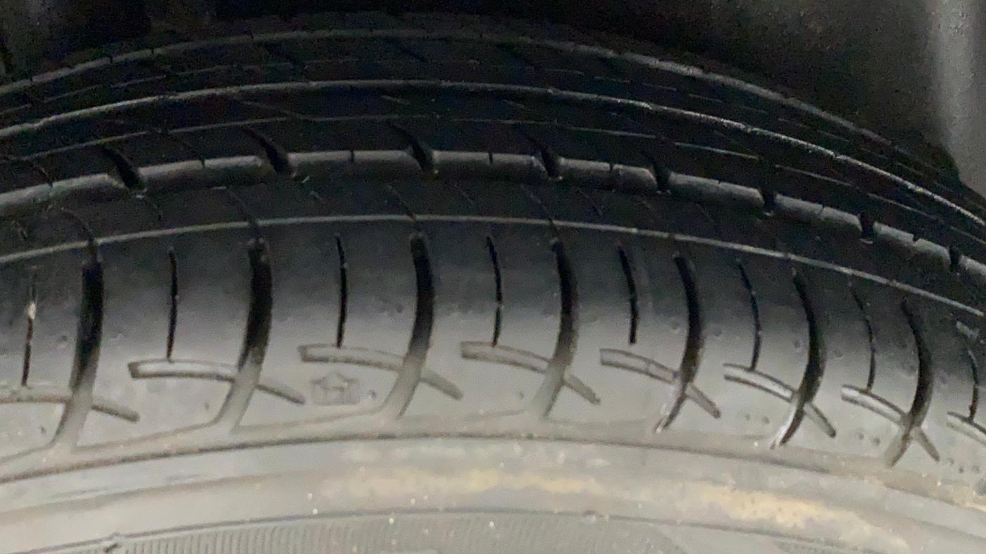 2015 Maruti Ciaz ZXI, Petrol, Manual, 46,919 km, Right Rear Tyre Tread