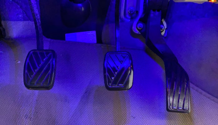 2015 Maruti Ciaz ZXI, Petrol, Manual, 46,919 km, Pedals
