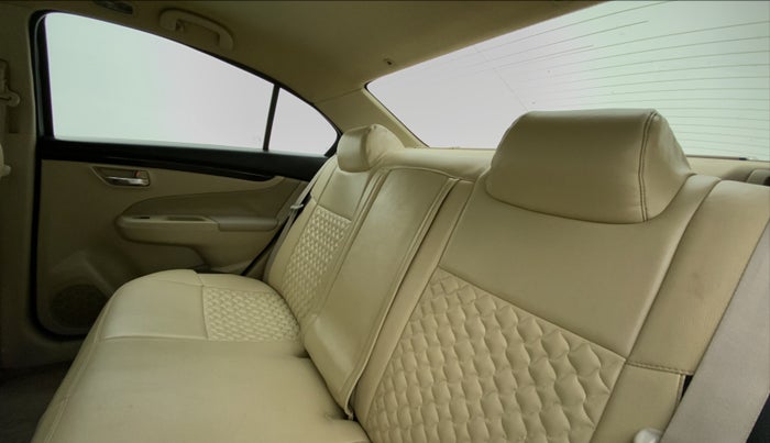 2015 Maruti Ciaz ZXI, Petrol, Manual, 46,919 km, Right Side Rear Door Cabin