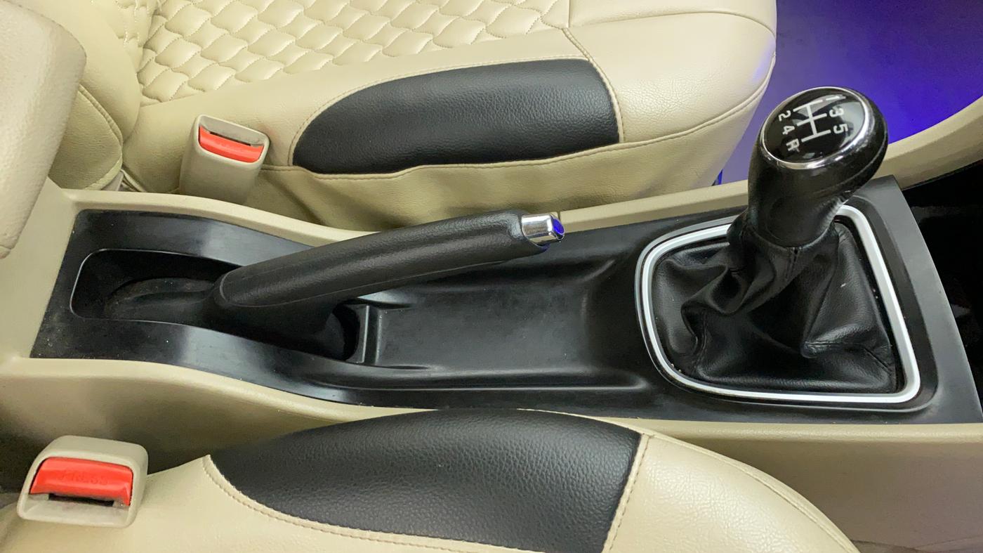 2015 Maruti Ciaz ZXI, Petrol, Manual, 46,919 km, Gear Lever