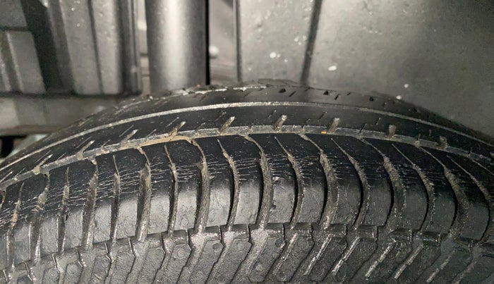 2017 Maruti Swift VXI, Petrol, Manual, 41,239 km, Right Rear Tyre Tread