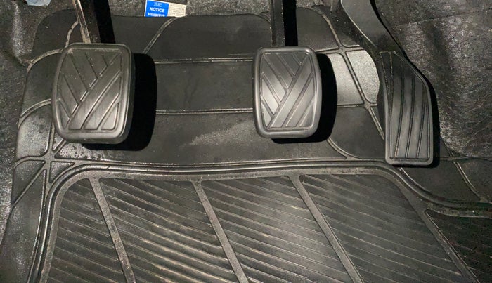 2017 Maruti Swift VXI, Petrol, Manual, 41,239 km, Pedals