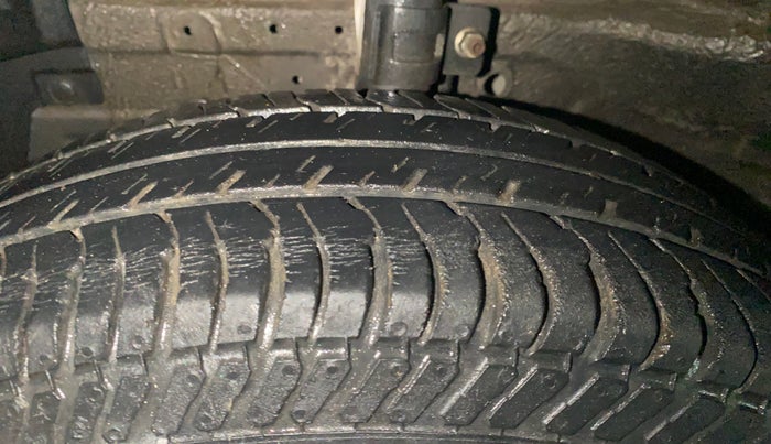 2017 Maruti Swift VXI, Petrol, Manual, 41,239 km, Left Front Tyre Tread