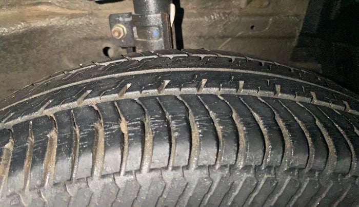 2017 Maruti Swift VXI, Petrol, Manual, 41,239 km, Right Front Tyre Tread