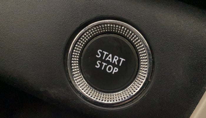 2023 Renault TRIBER RXZ, Petrol, Manual, 39,158 km, Keyless Start/ Stop Button