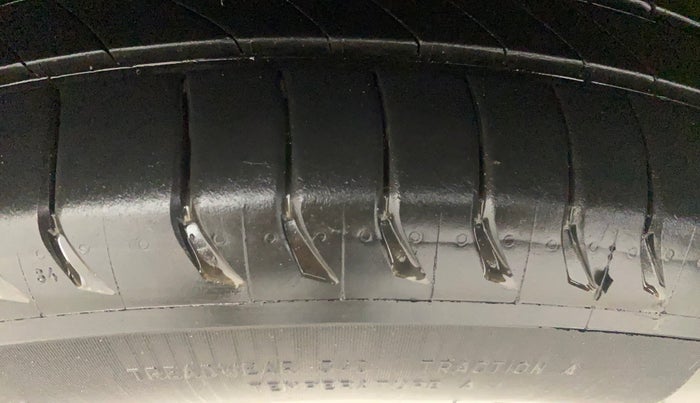 2015 Ford Ecosport TITANIUM 1.5L PETROL AT, Petrol, Automatic, 1,48,543 km, Right Rear Tyre Tread