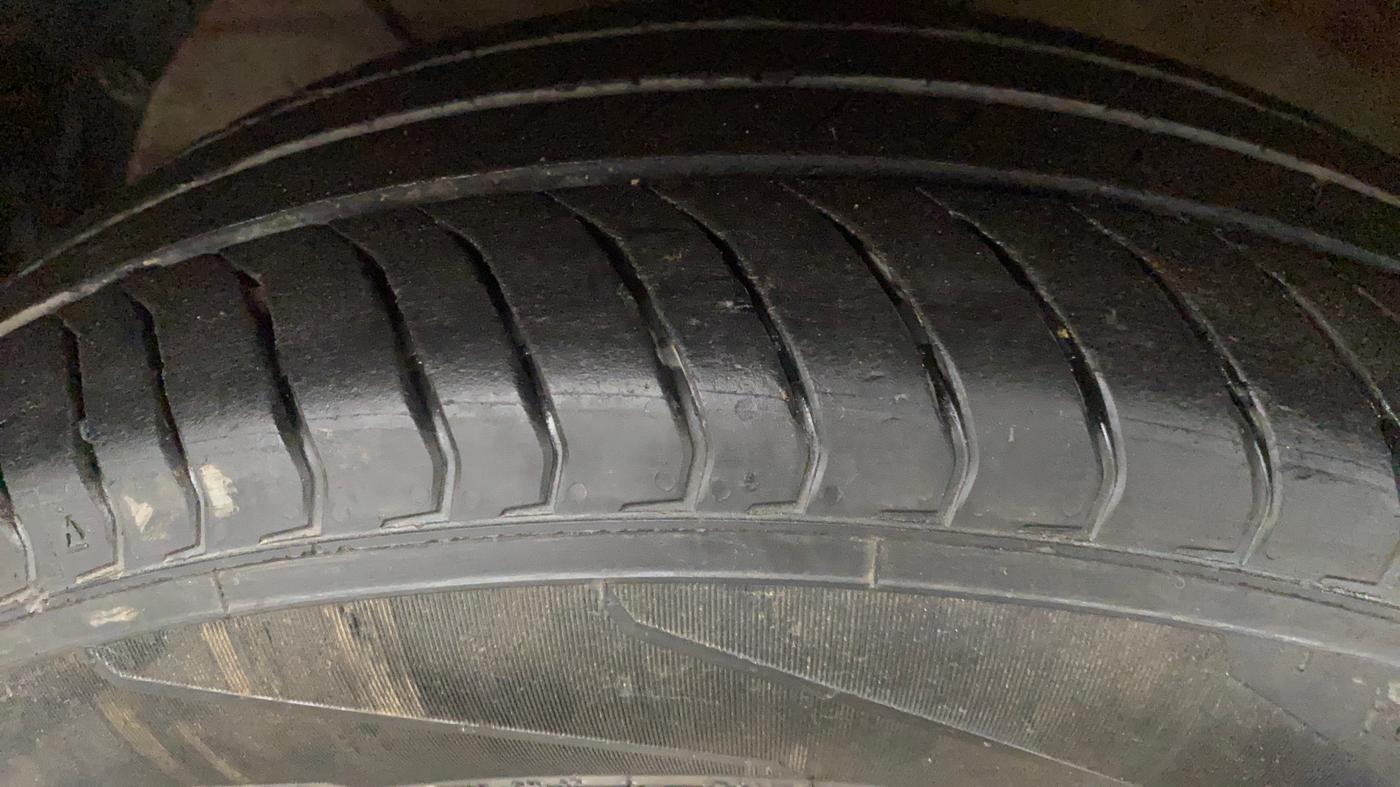 2022 Maruti Swift ZXI PLUS AMT DUAL TONE, Petrol, Automatic, 50 km, Left Front Tyre Tread