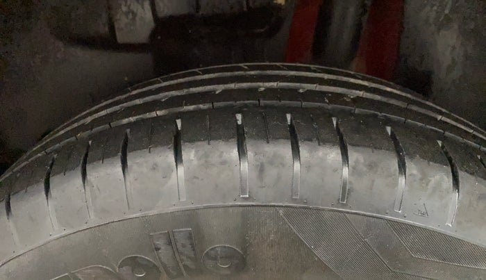 2022 Maruti Swift ZXI PLUS AMT DUAL TONE, Petrol, Automatic, 61,509 km, Left Rear Tyre Tread