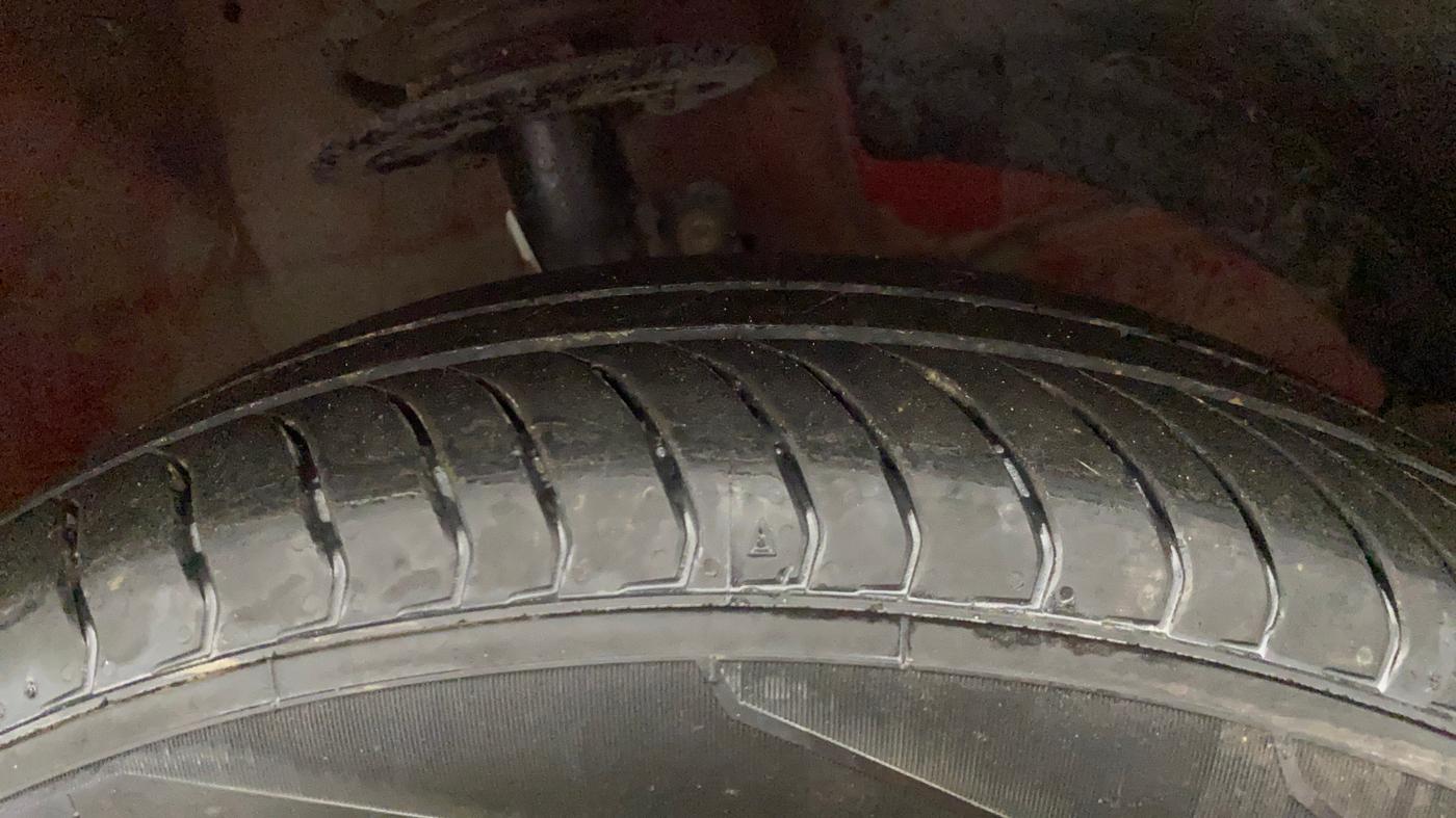 2022 Maruti Swift ZXI PLUS AMT DUAL TONE, Petrol, Automatic, 50 km, Right Front Tyre Tread