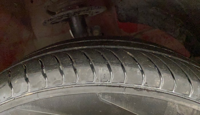 2022 Maruti Swift ZXI PLUS AMT DUAL TONE, Petrol, Automatic, 61,509 km, Right Front Tyre Tread