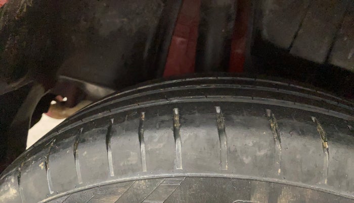 2022 Maruti Swift ZXI PLUS AMT DUAL TONE, Petrol, Automatic, 61,509 km, Right Rear Tyre Tread