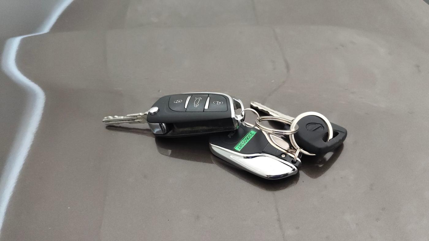 2023 Nissan MAGNITE XE, Petrol, Manual, 10,969 km, Key Close Up