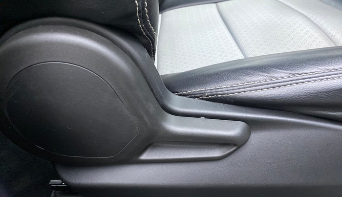 2022 Tata Tiago 1.2 XT (O), Petrol, Manual, 18,564 km, Driver Side Adjustment Panel