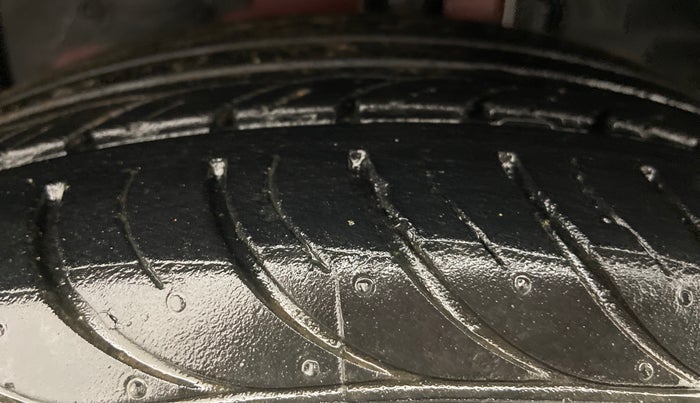 2017 Ford New Figo 1.2 TITANIUM, Petrol, Manual, 19,726 km, Left Front Tyre Tread