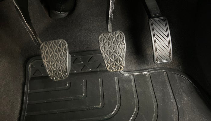 2017 Ford New Figo 1.2 TITANIUM, Petrol, Manual, 19,726 km, Pedals