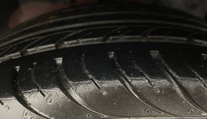 2017 Ford New Figo 1.2 TITANIUM, Petrol, Manual, 19,726 km, Right Front Tyre Tread