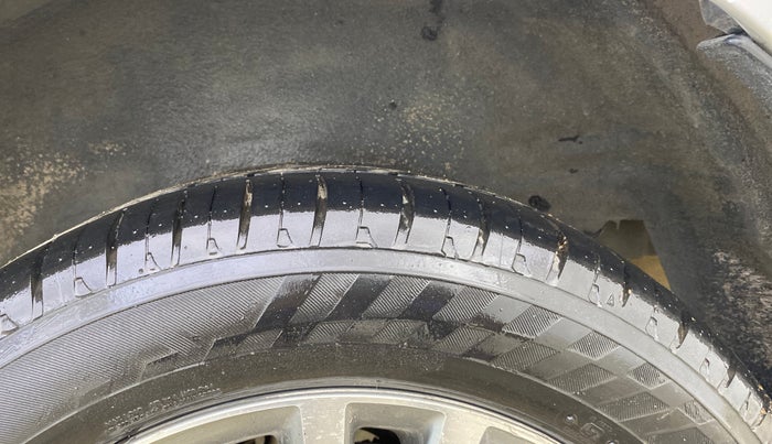 2015 Toyota Corolla Altis VL CVT PETROL, Petrol, Automatic, 1,38,199 km, Left Rear Tyre Tread