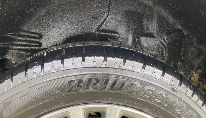 2015 Toyota Corolla Altis VL CVT PETROL, Petrol, Automatic, 1,38,199 km, Right Rear Tyre Tread