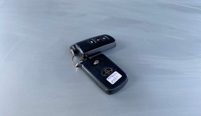 2015 Toyota Corolla Altis VL CVT PETROL, Petrol, Automatic, 1,38,199 km, Key Close Up