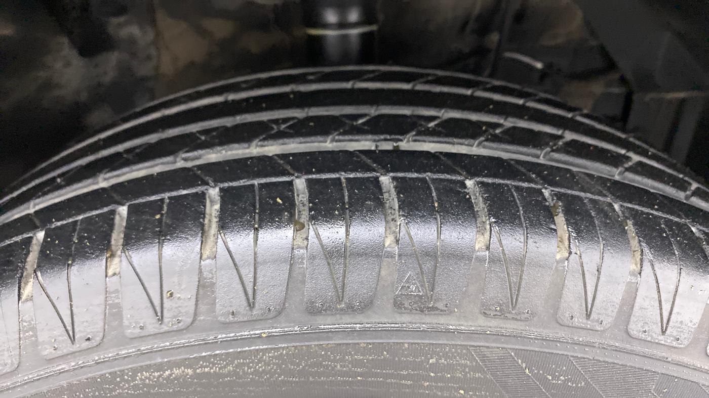 2022 Toyota URBAN CRUISER PREMIUM GRADE AT, Petrol, Automatic, 15,819 km, Right Front Tyre Tread