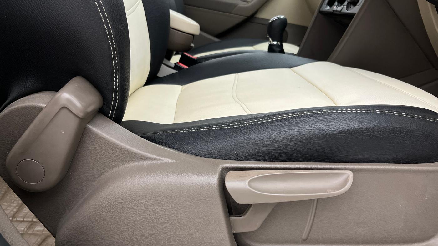 2015 Skoda Rapid AMBITION 1.6 MPI MT PLUS, Petrol, Manual, 67,754 km, Driver Side Adjustment Panel
